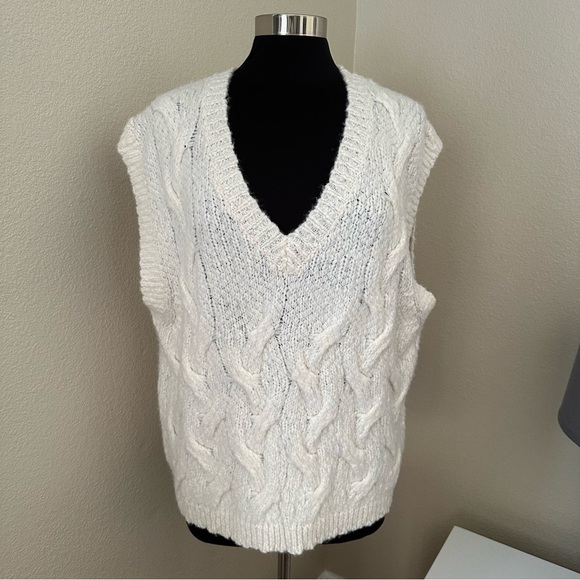 J.CREW cable-knit V-neck Ivory Wool Alpaca Blend Vest Size L - Picture 3 of 13